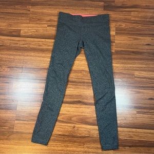 Under Armour women’s ankle leggings grey and orange mesh M - pls read below